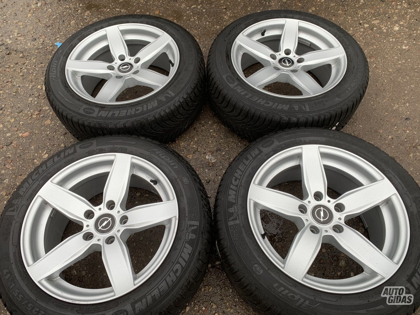 Opel Siunciam, 7,5J ET37 Insignia light alloy R17 rims