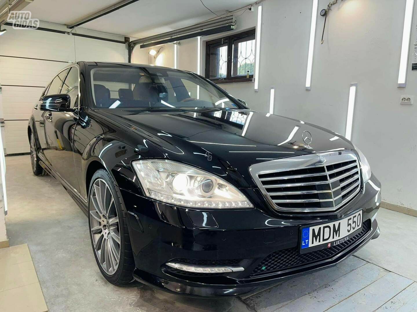 Mercedes-Benz S 550 2010 г Седан