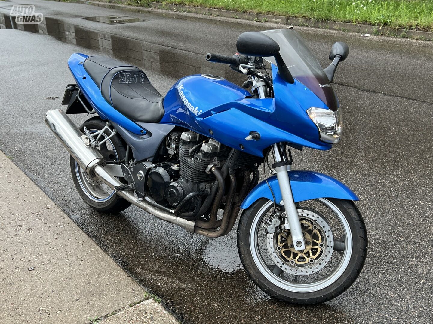 Kawasaki ZR 2001 m Klasikinis / Streetbike motociklas