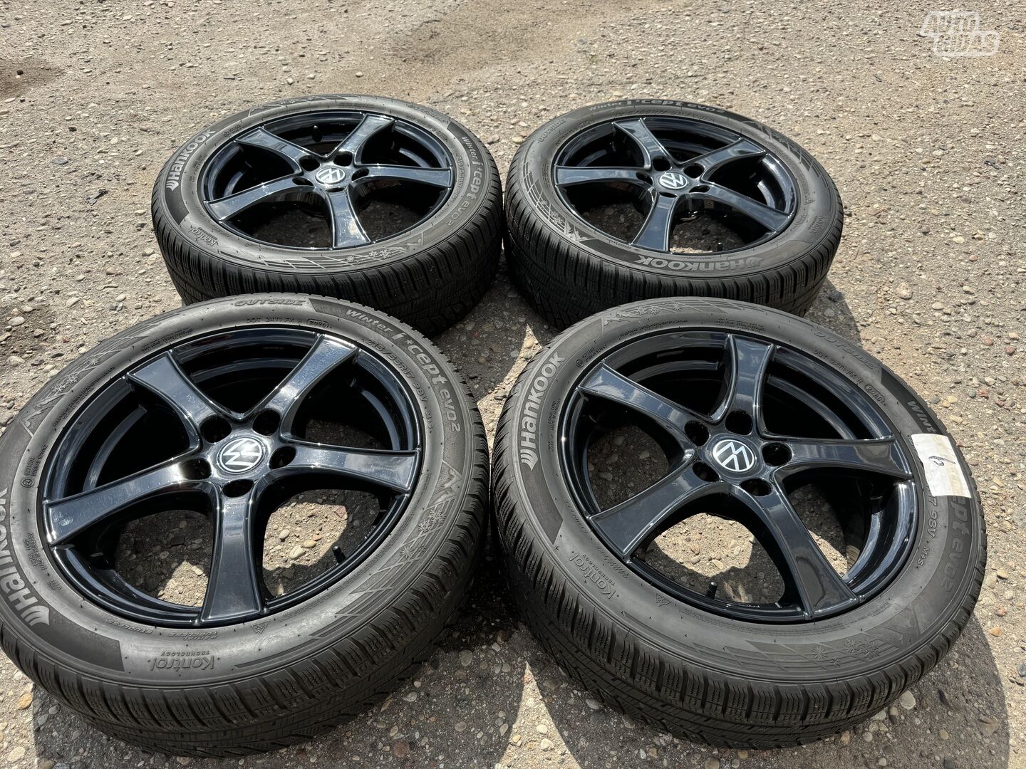 Volkswagen Siunciam, 6.5J ET41 light alloy R17 rims