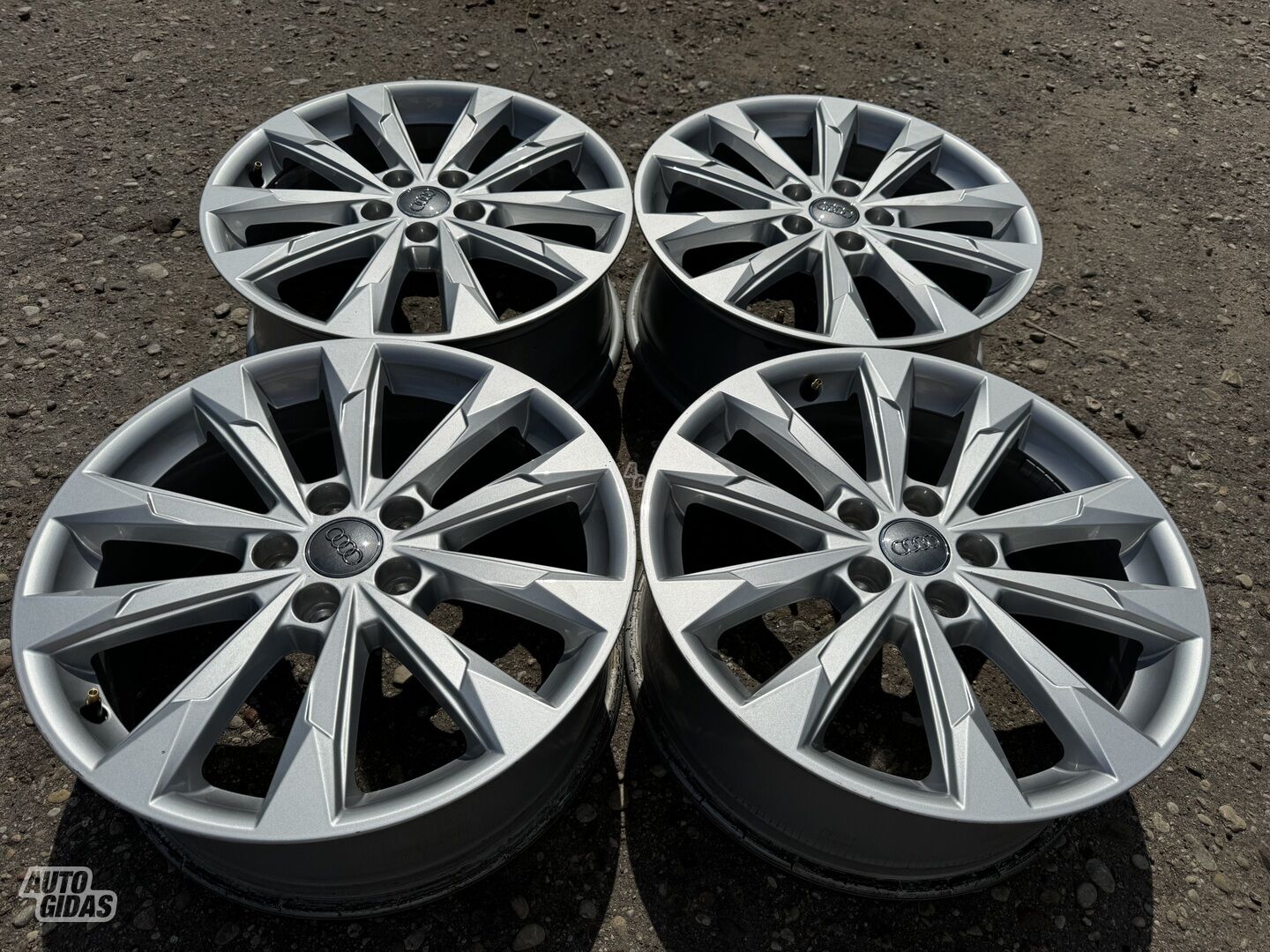 Audi Siunciam, 7J ET43 light alloy R18 rims