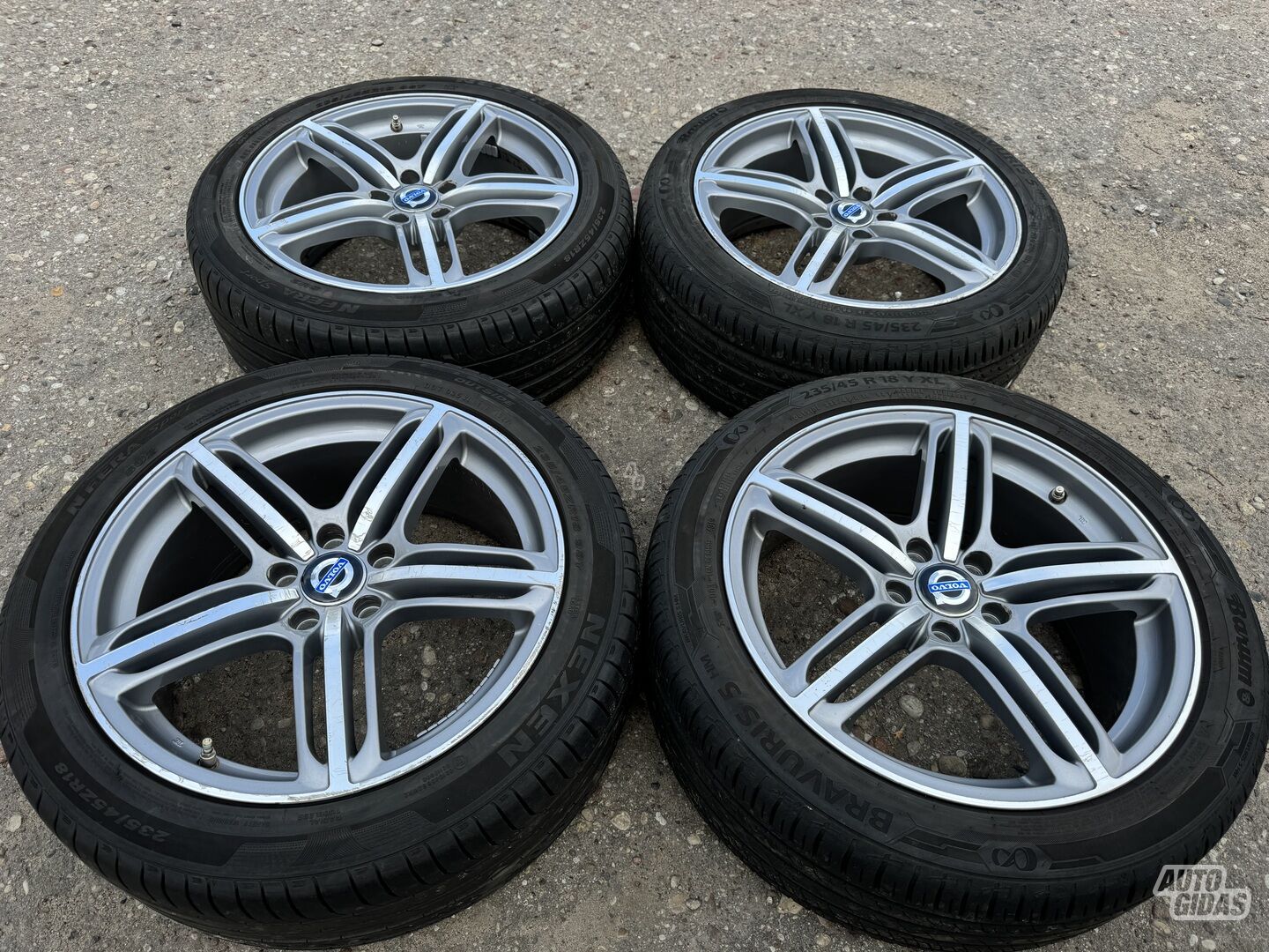 Volvo Siunciam, 8J ET40 light alloy R18 rims