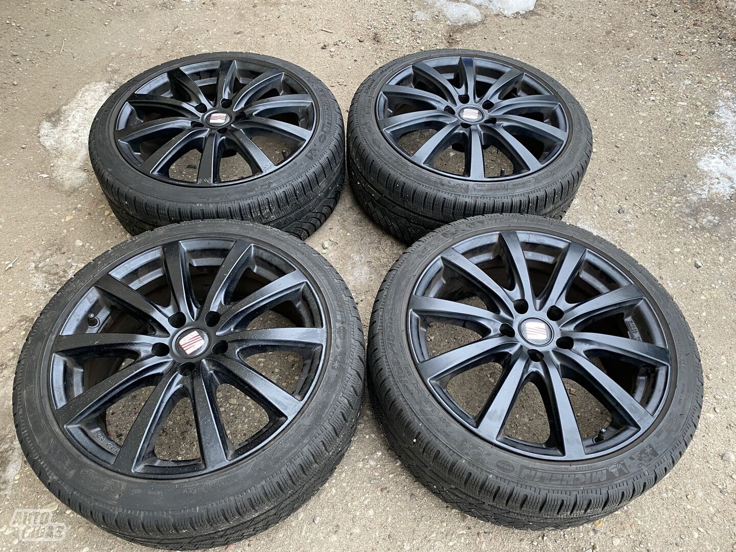 Seat Siunciam, 8J ET40 light alloy R18 rims