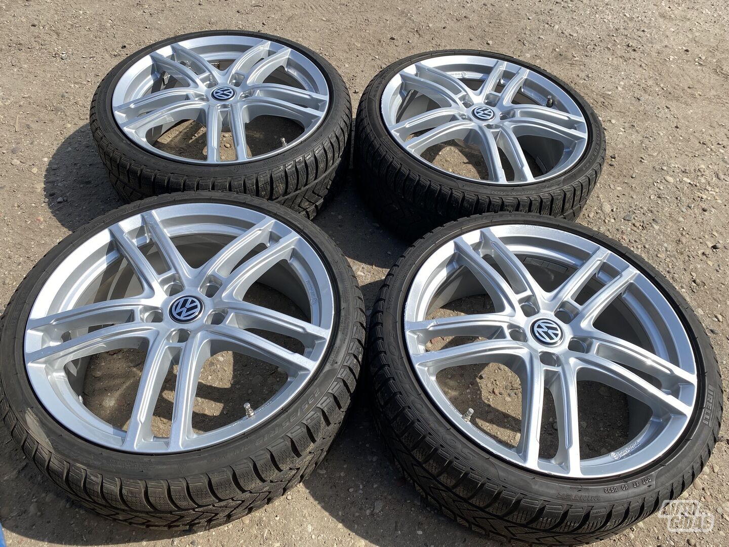 Volkswagen Siunciam, 8J ET49 light alloy R19 rims