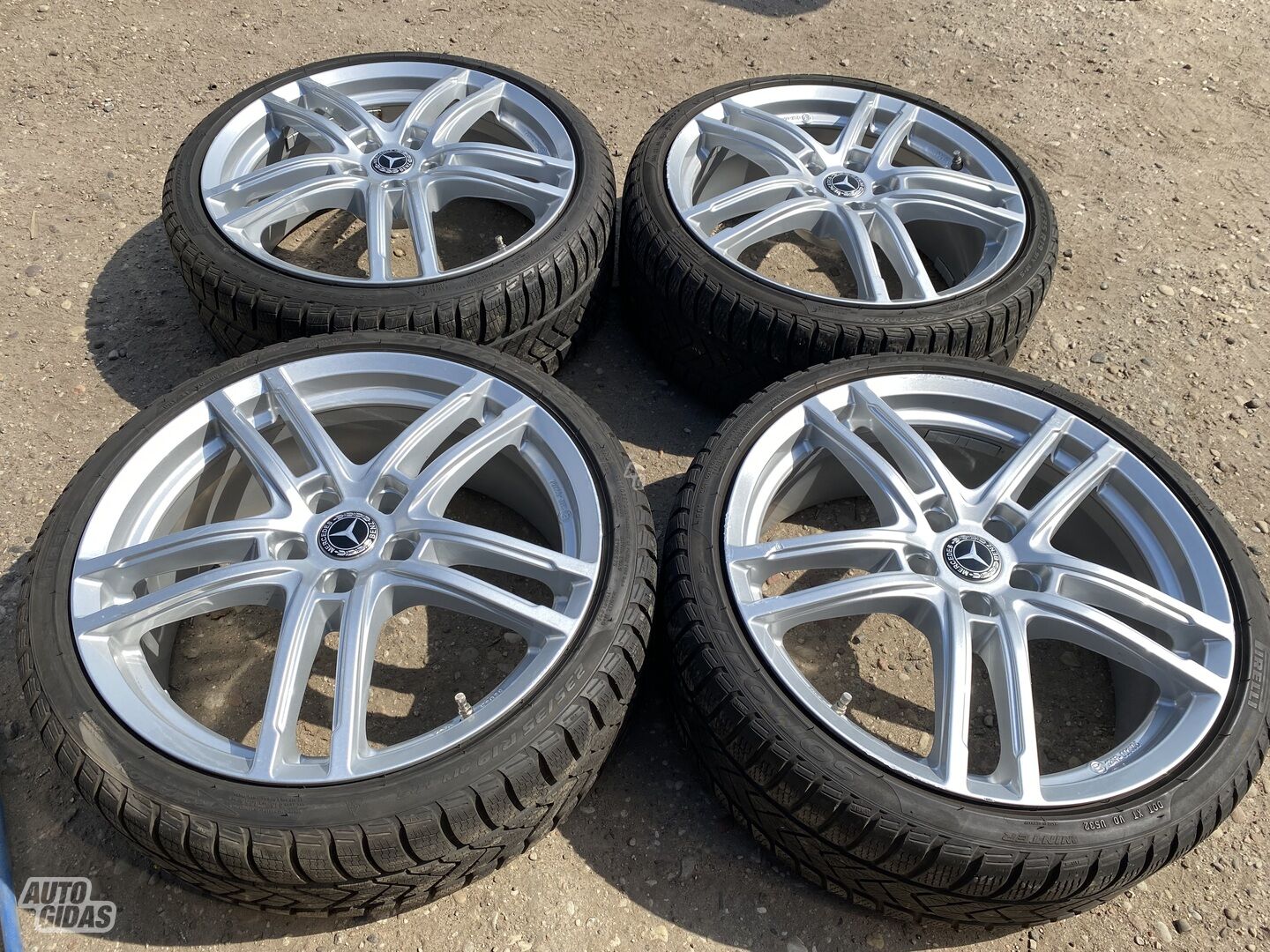 Mercedes-Benz Siunciam, 8J ET49 light alloy R19 rims