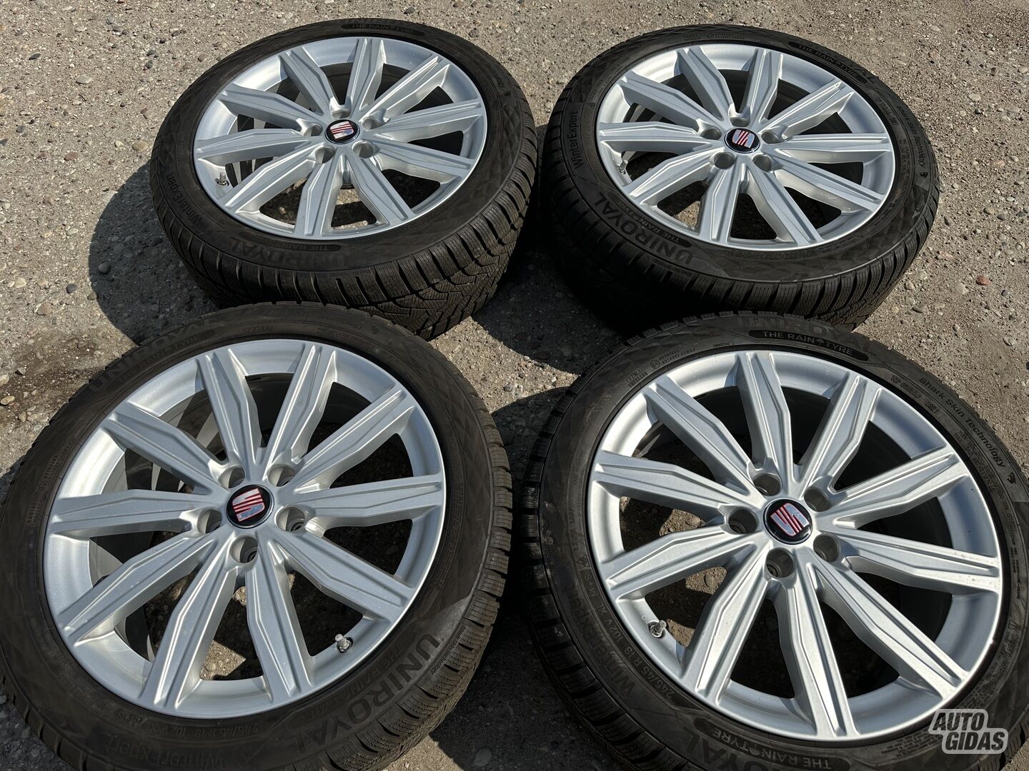 Seat Siunciam, 8J ET39 light alloy R19 rims