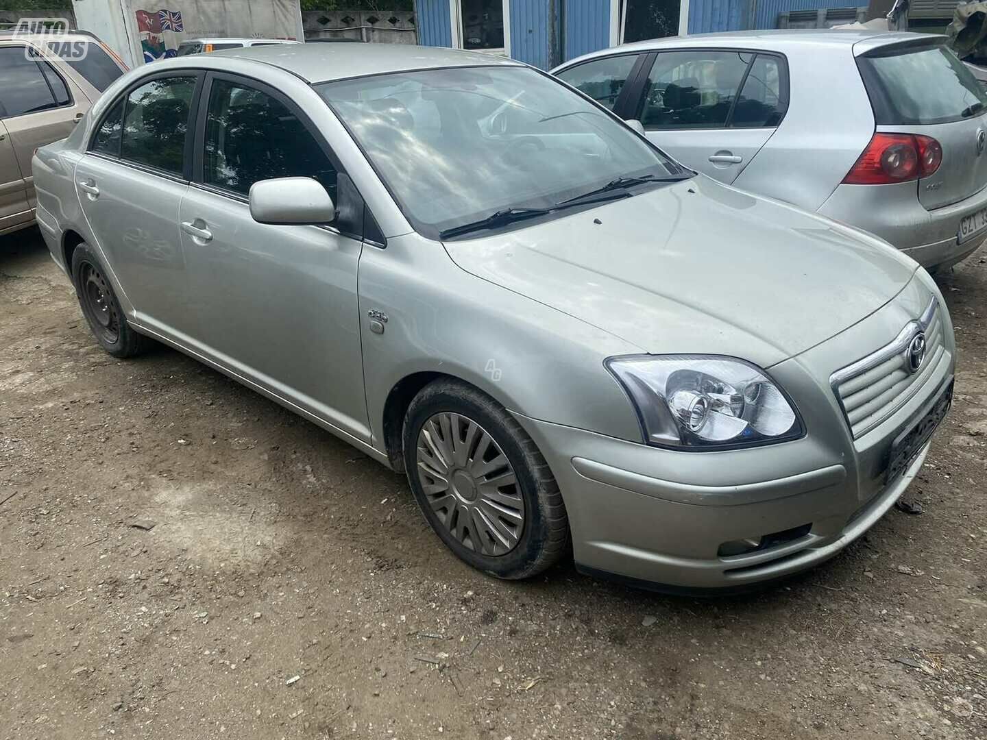 Toyota Avensis 2004 y Sedan