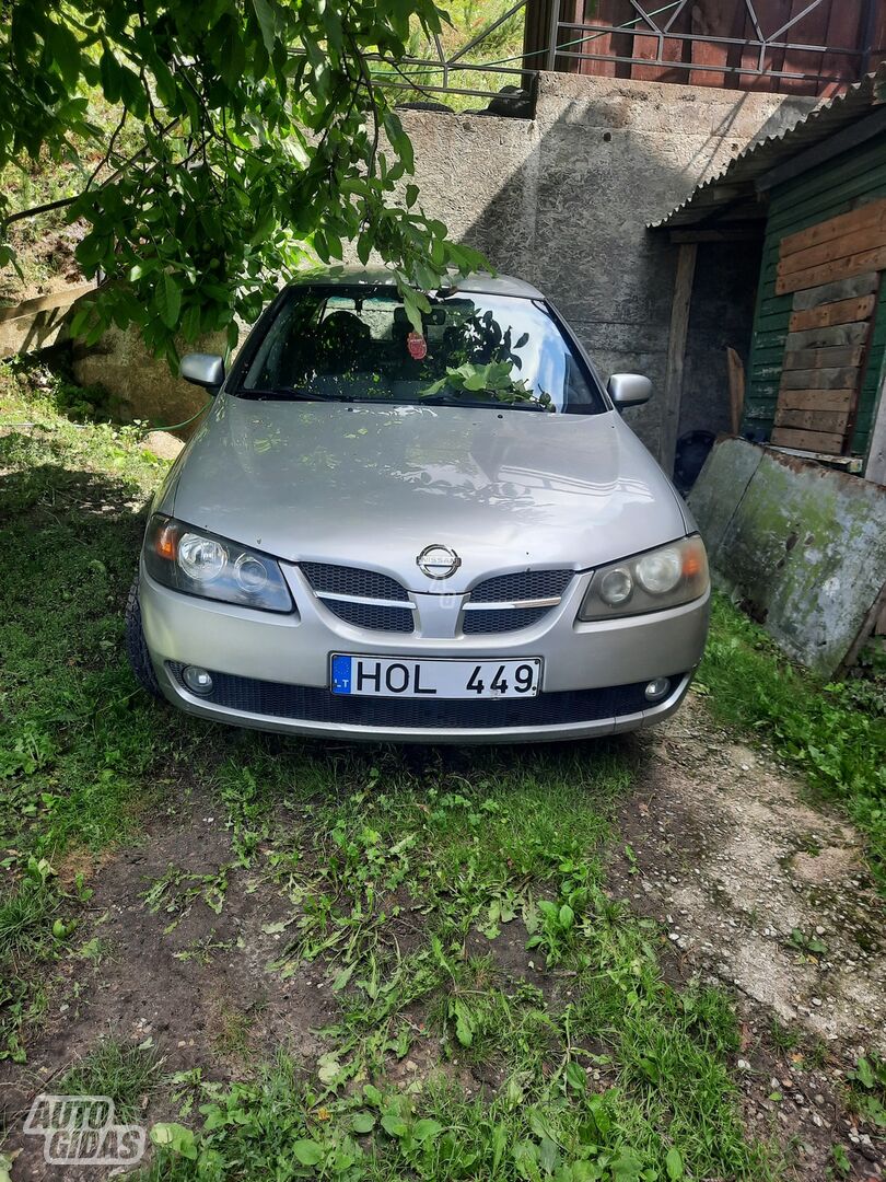 Nissan Almera 2003 y Hatchback