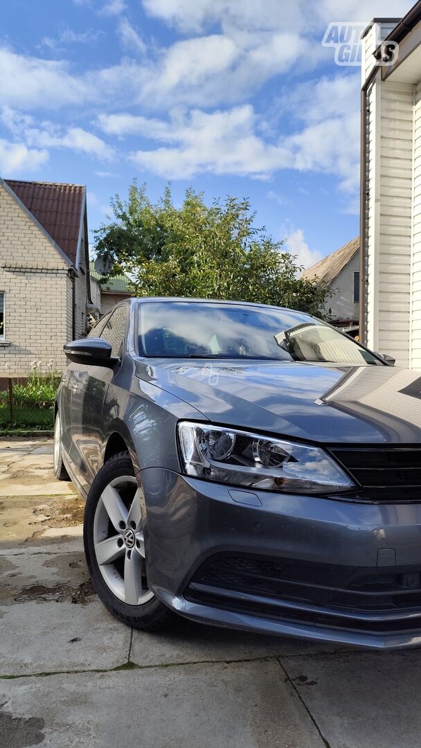 Volkswagen Jetta 2015 y Sedan