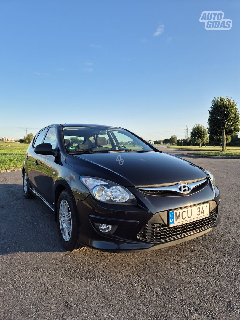 Hyundai i30 I Base 2011 y