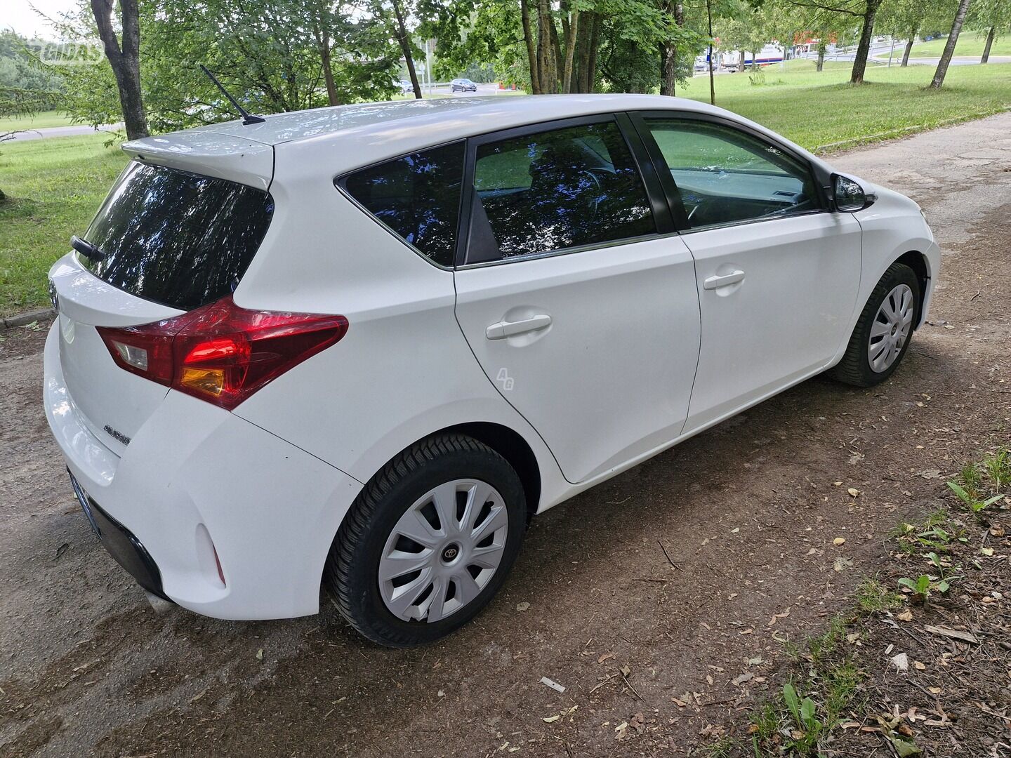 Toyota Auris 2013 г Хэтчбек