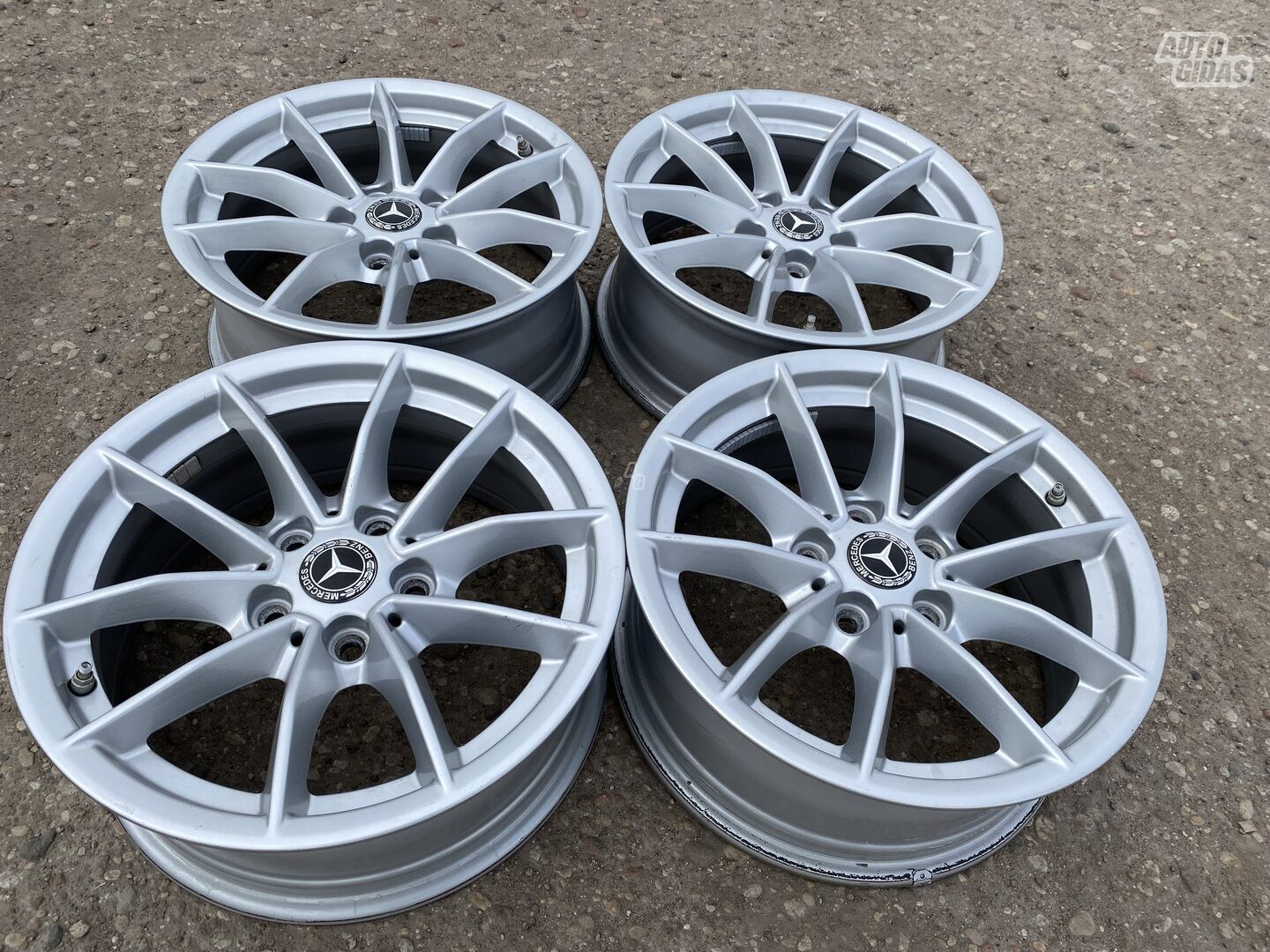 Mercedes-Benz Siunciam, 6.5J ET22 light alloy R16 rims