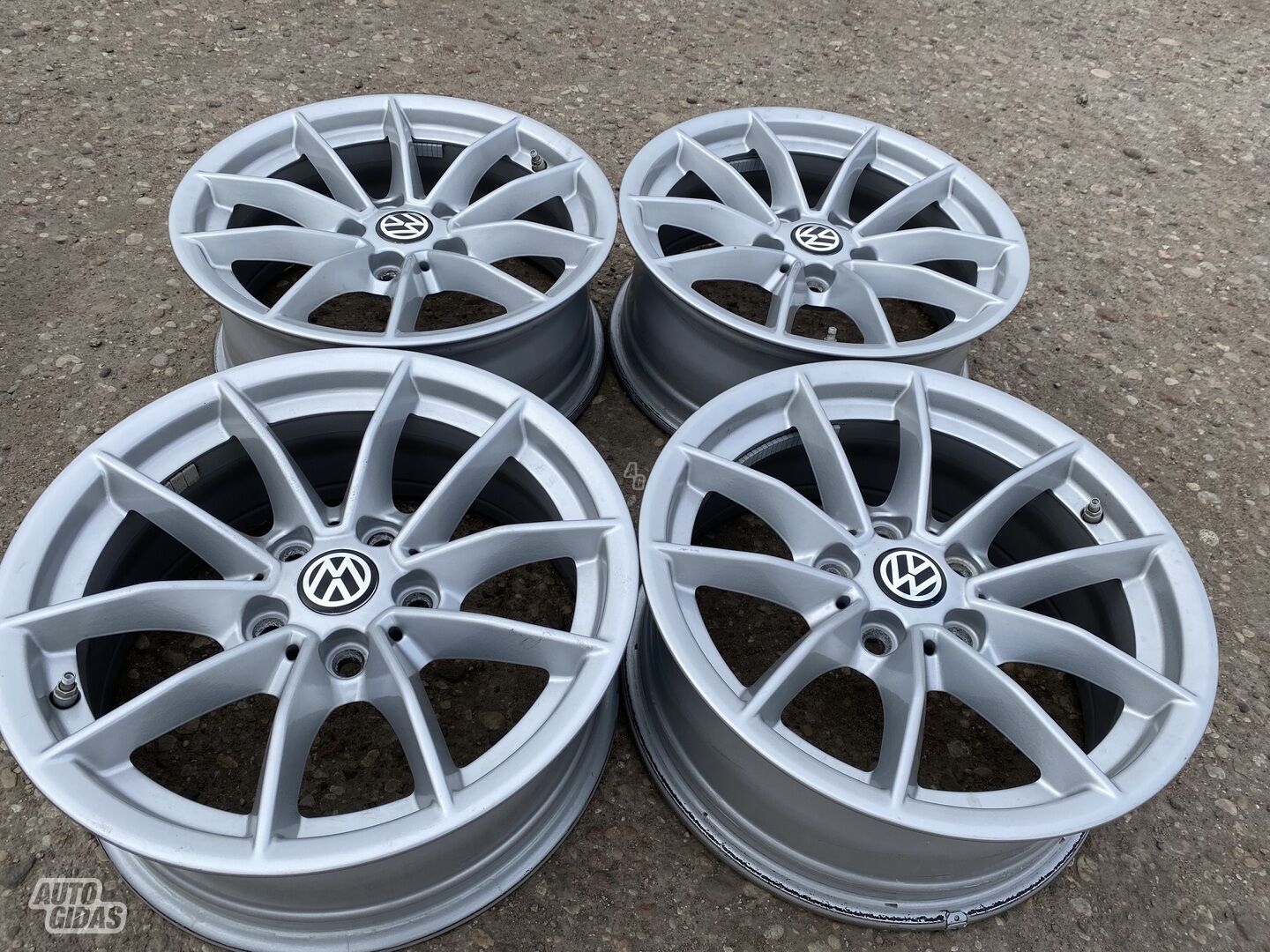 Volkswagen Siunciam, 6.5J ET22 light alloy R16 rims