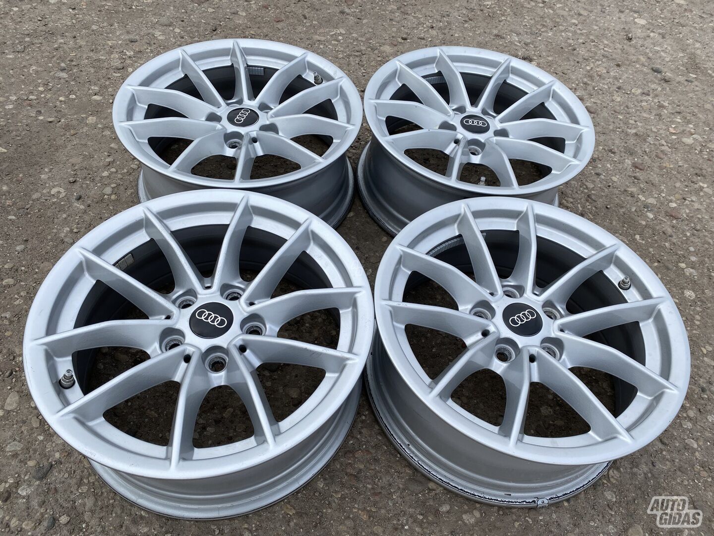 Audi Siunciam, 6.5J ET33 light alloy R16 rims