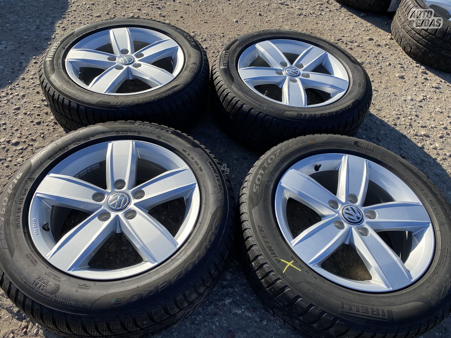 Volkswagen Siunciam, 6.5J ET48 light alloy R16 rims