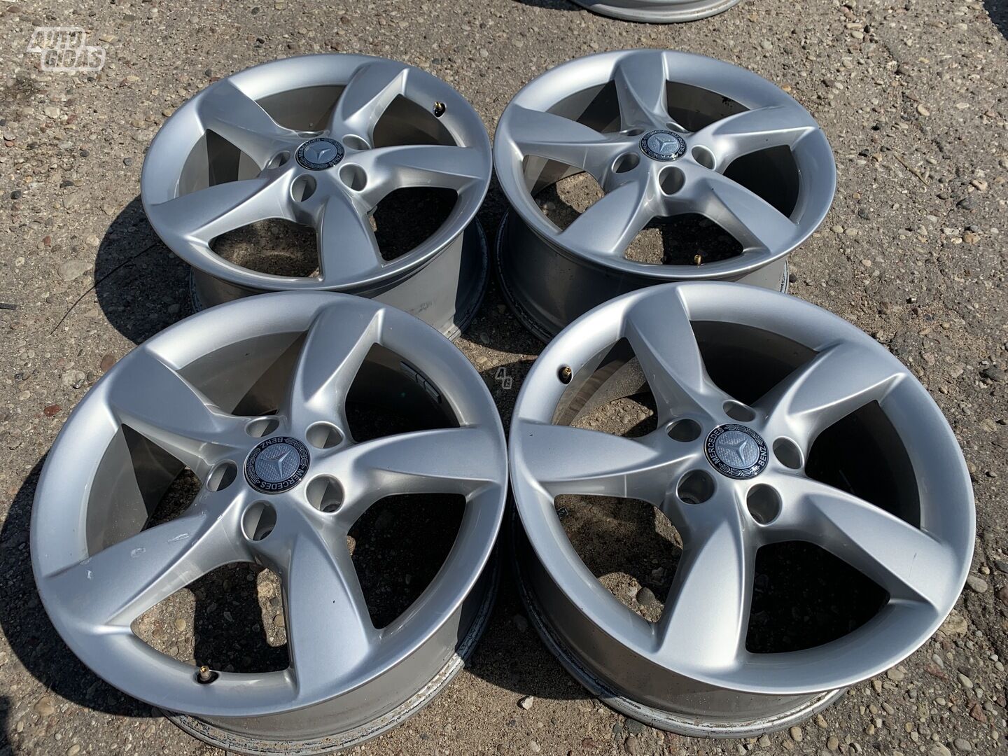 Mercedes-Benz Siunciam, 7.5J ET37 light alloy R17 rims