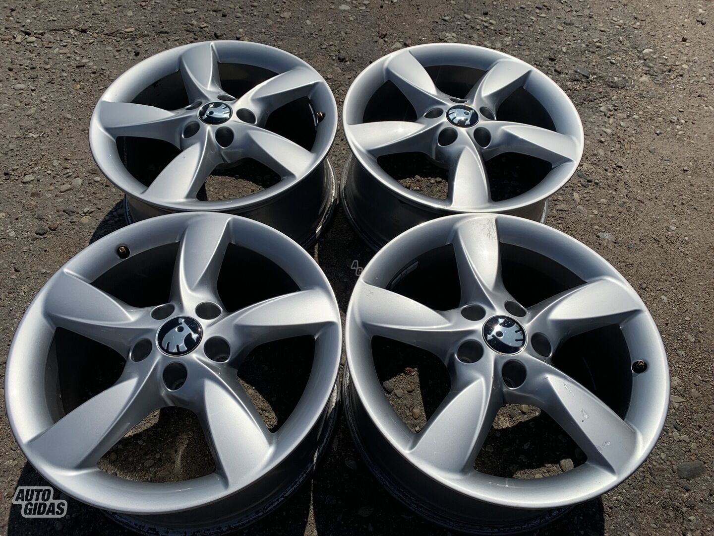 Skoda Siunciam, 7.5J ET37 light alloy R17 rims