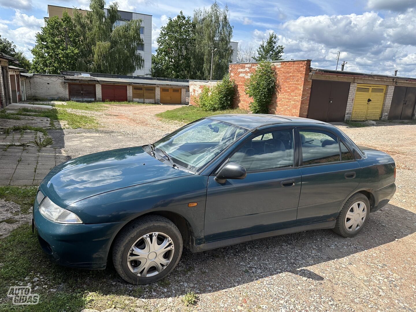 Mitsubishi Carisma 1996 г Седан