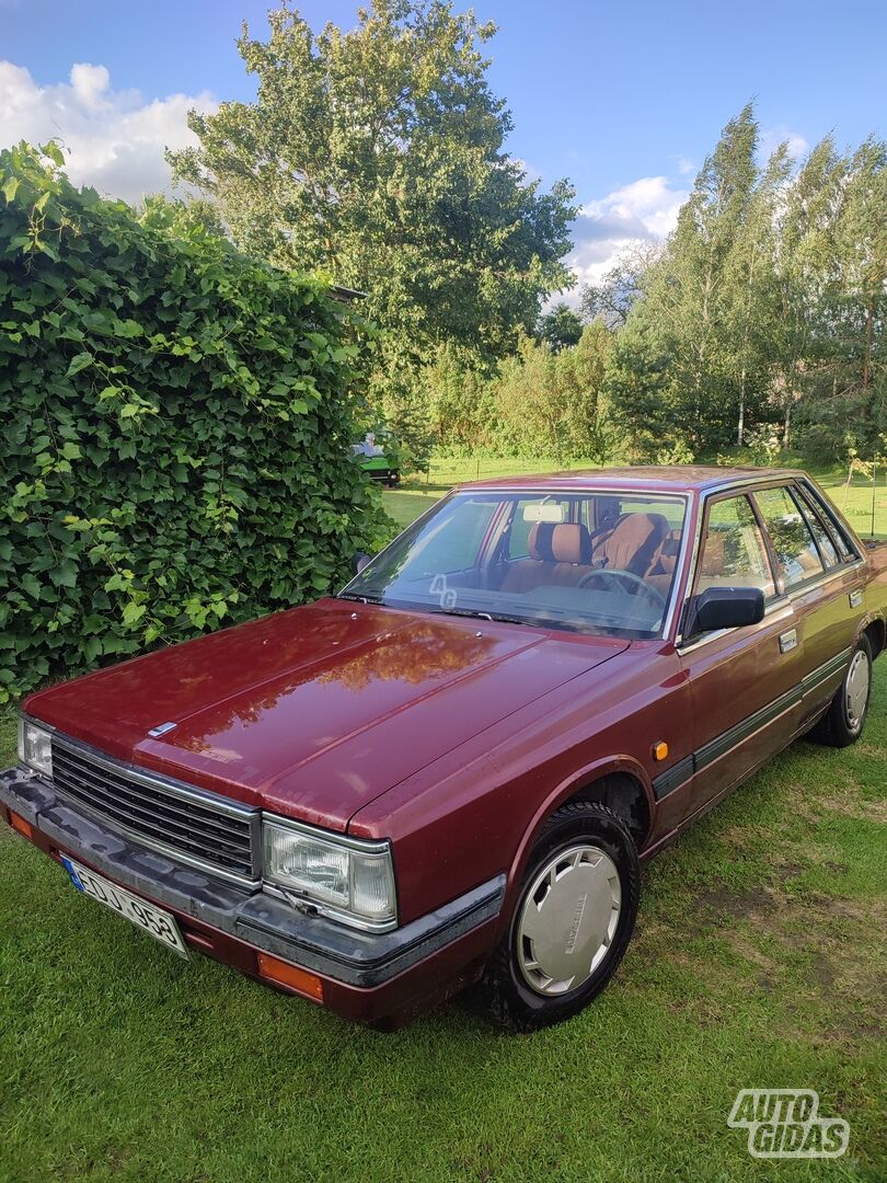 Nissan Laurel 1986 y Sedan