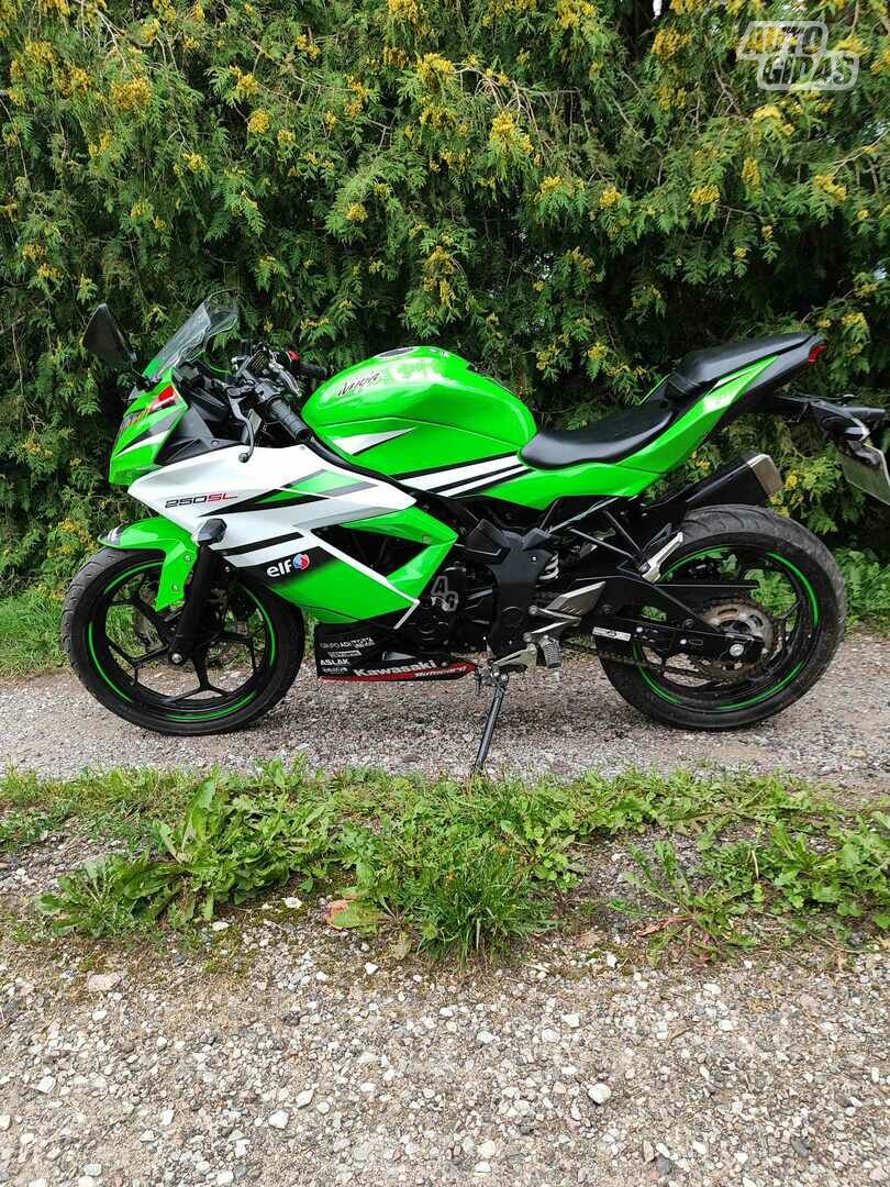 Kawasaki Ninja 250R 2017 y Sport / Superbike motorcycle