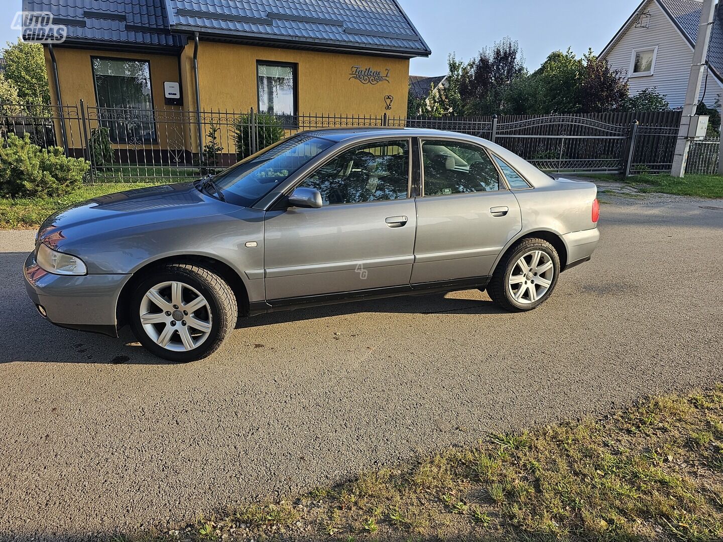 Audi A4 1999 m Sedanas