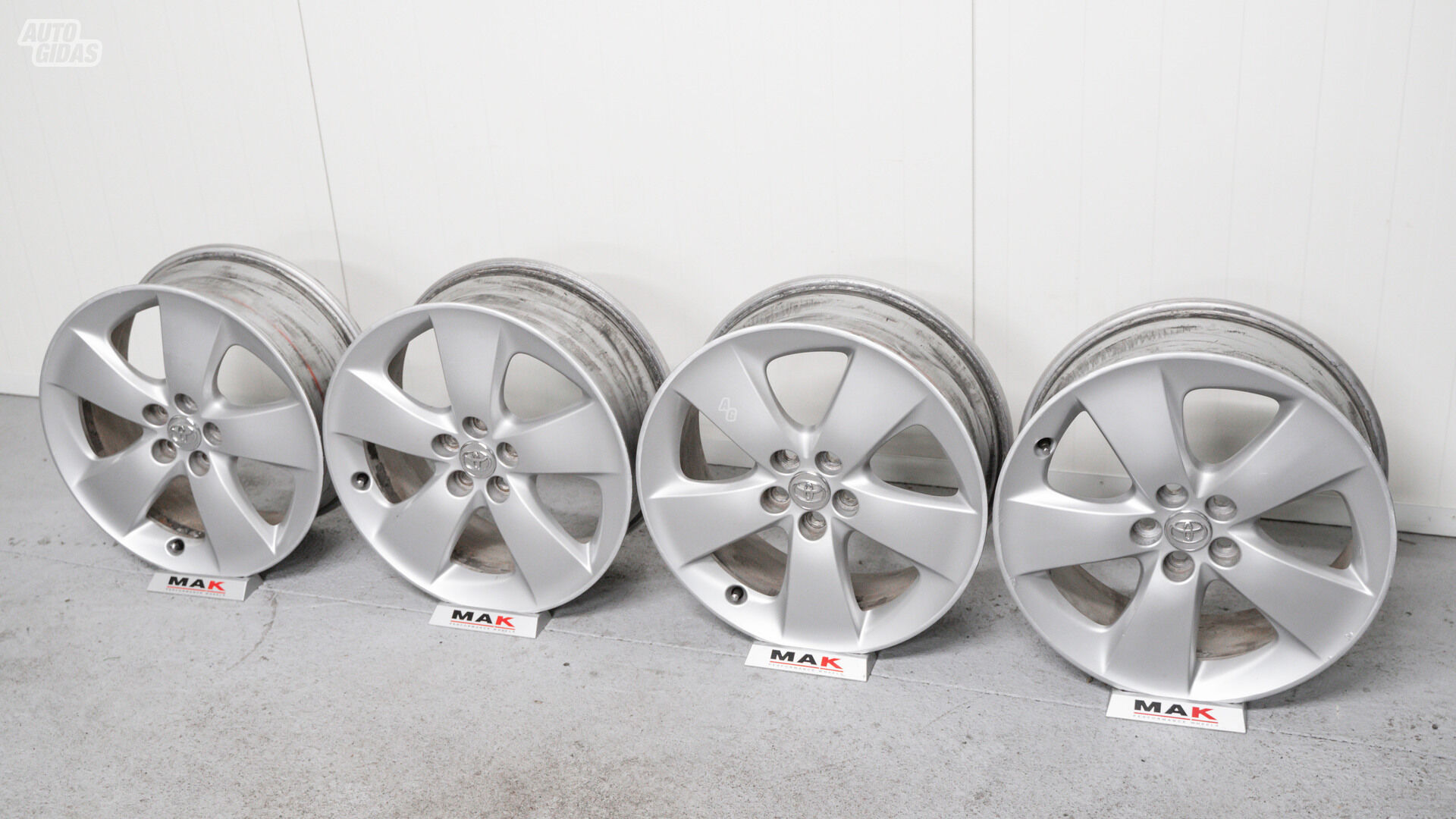 Toyota light alloy R17 rims