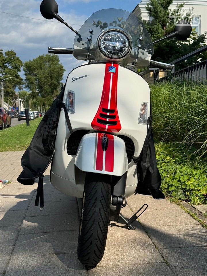 Vespa GTS Super 2021 y Scooter / moped