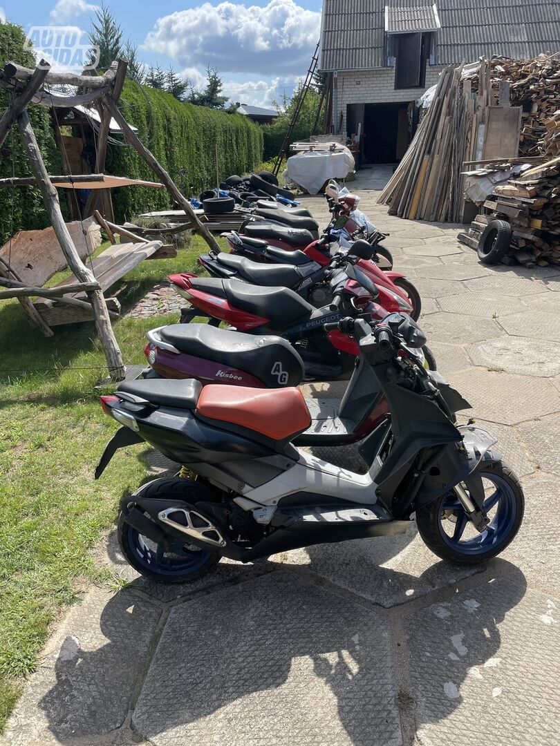 Aprilia SR 2000 y Scooter / moped