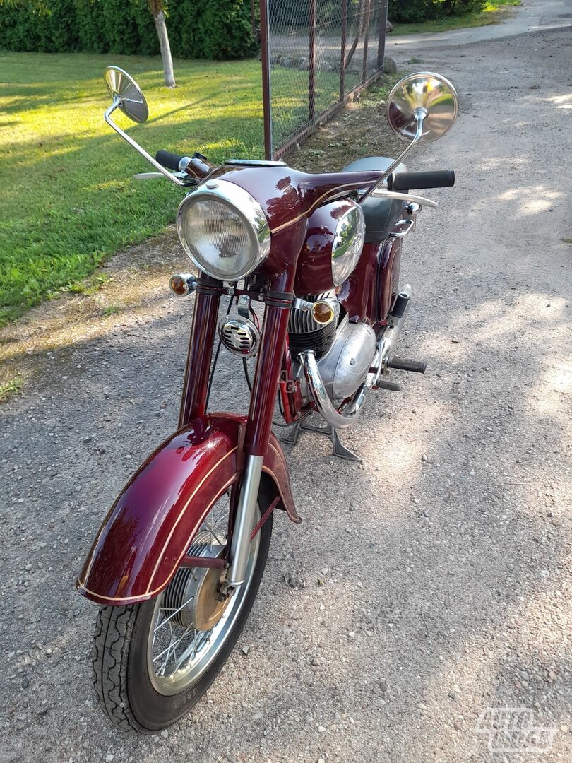 Jawa 250 1965 y Classical / Streetbike motorcycle