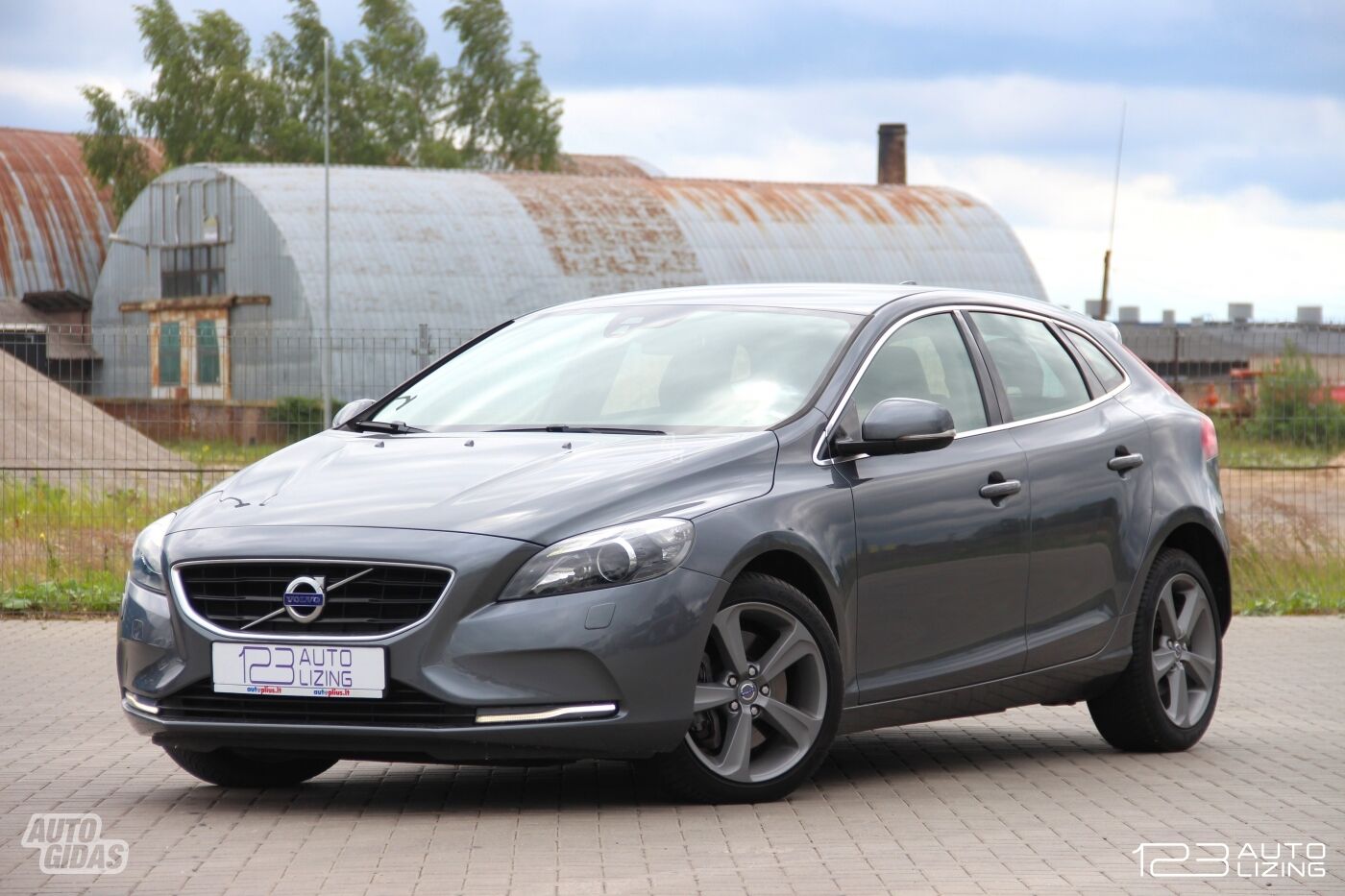 Volvo V40 2013 г Хэтчбек