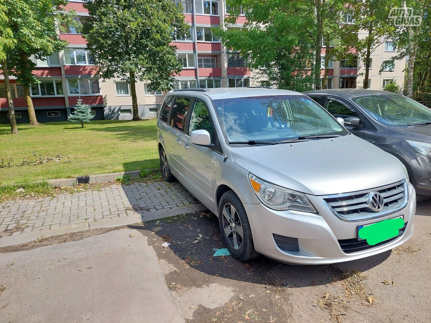 Volkswagen Routan 2011 г Минивэн