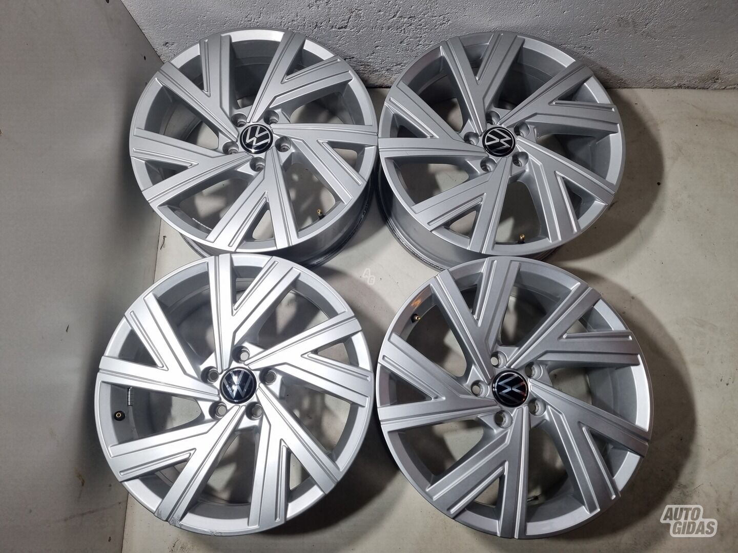 Volkswagen Golf 7 originalūs Golf light alloy R18 rims