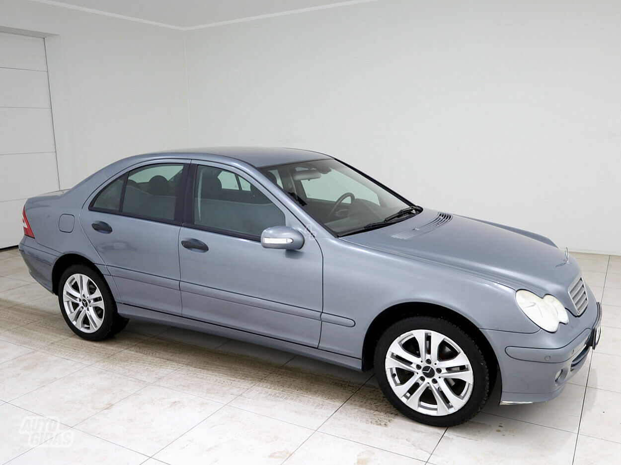 Mercedes-Benz C 180 2005 y Sedan