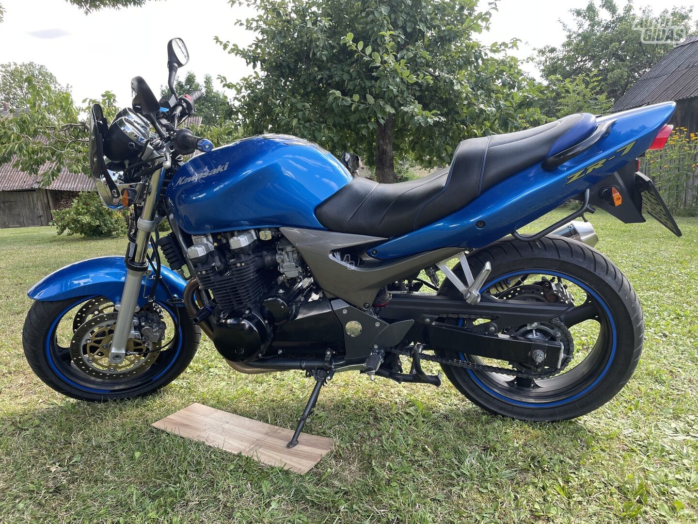 Kawasaki ZR 2004 m Klasikinis / Streetbike motociklas