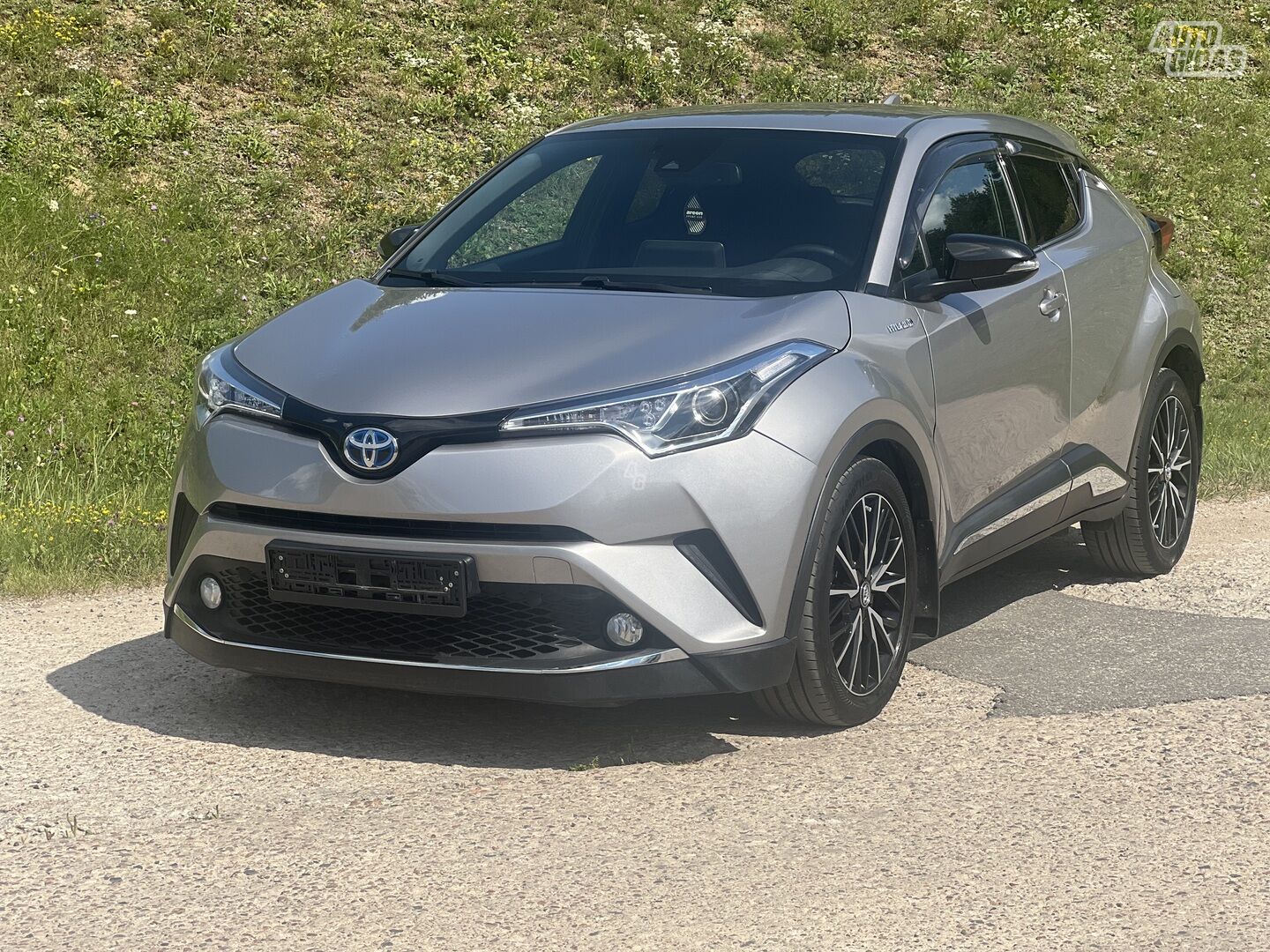 Toyota C-HR 2018 г Внедорожник