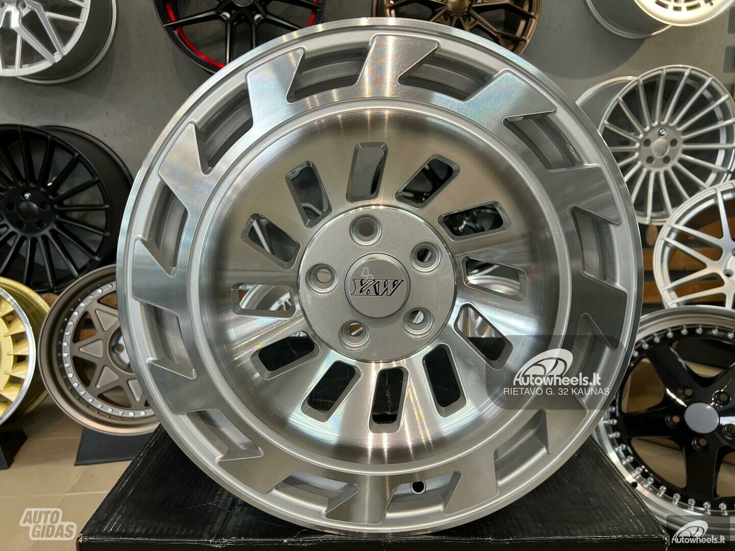 Autowheels Rotiform style Audi VW Silver lengvojo lydinio R17 ratlankiai