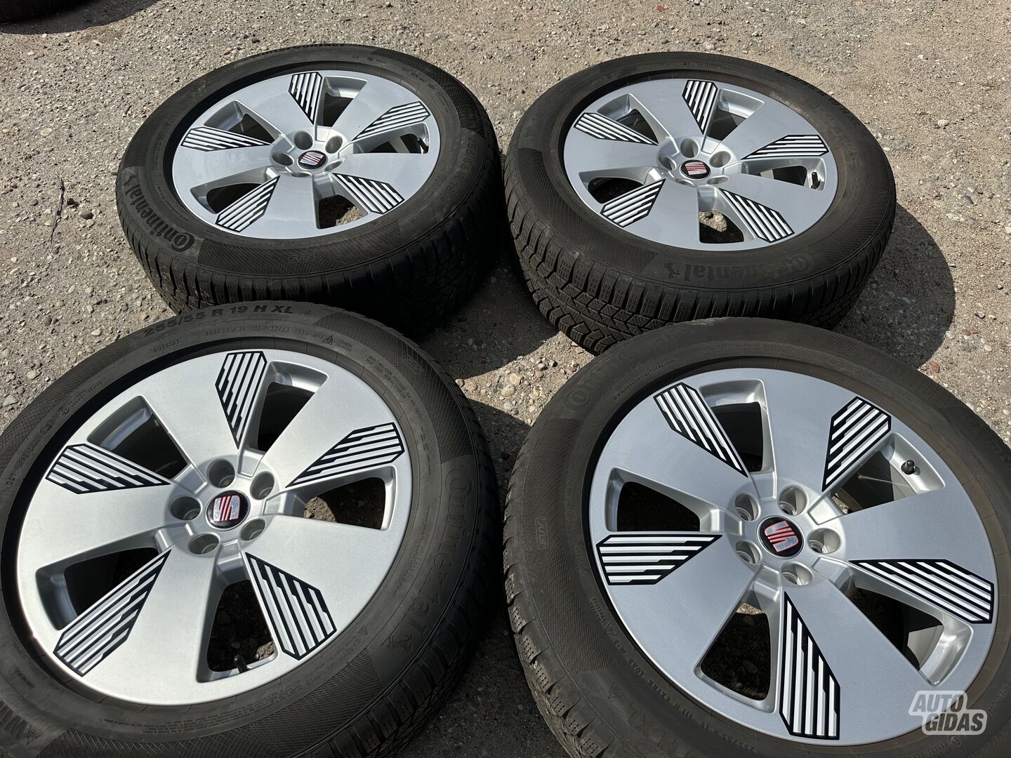 Seat Siunciam, 8J ET34 light alloy R19 rims