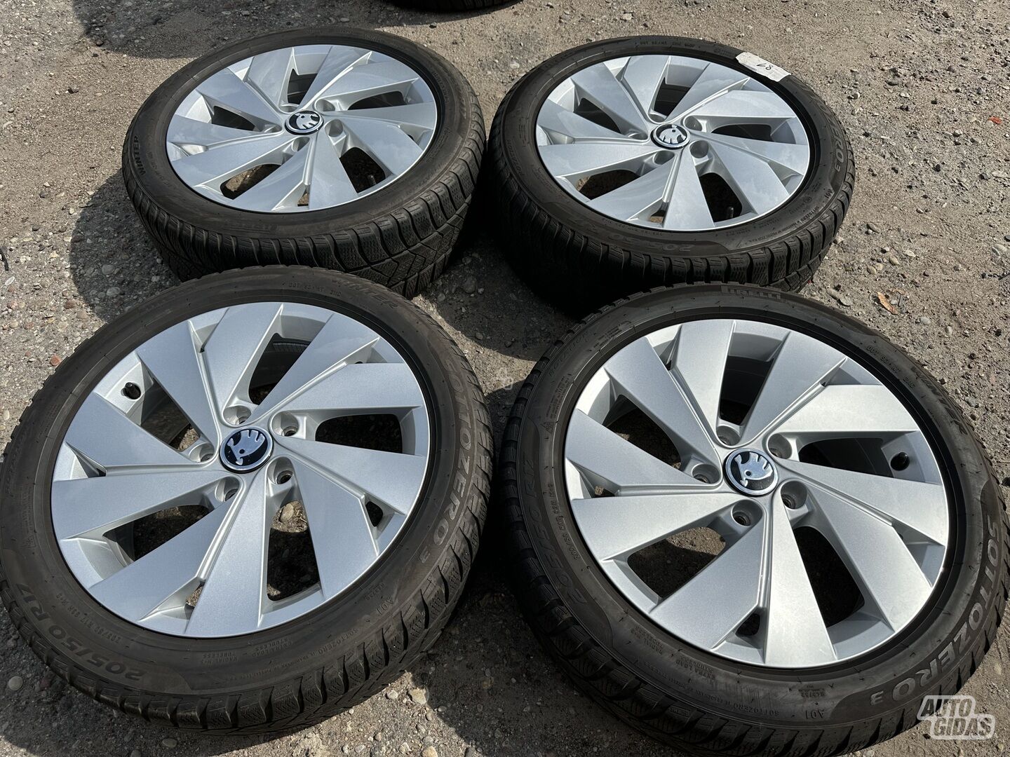 Skoda Siunciam, 6.5J ET46 light alloy R17 rims