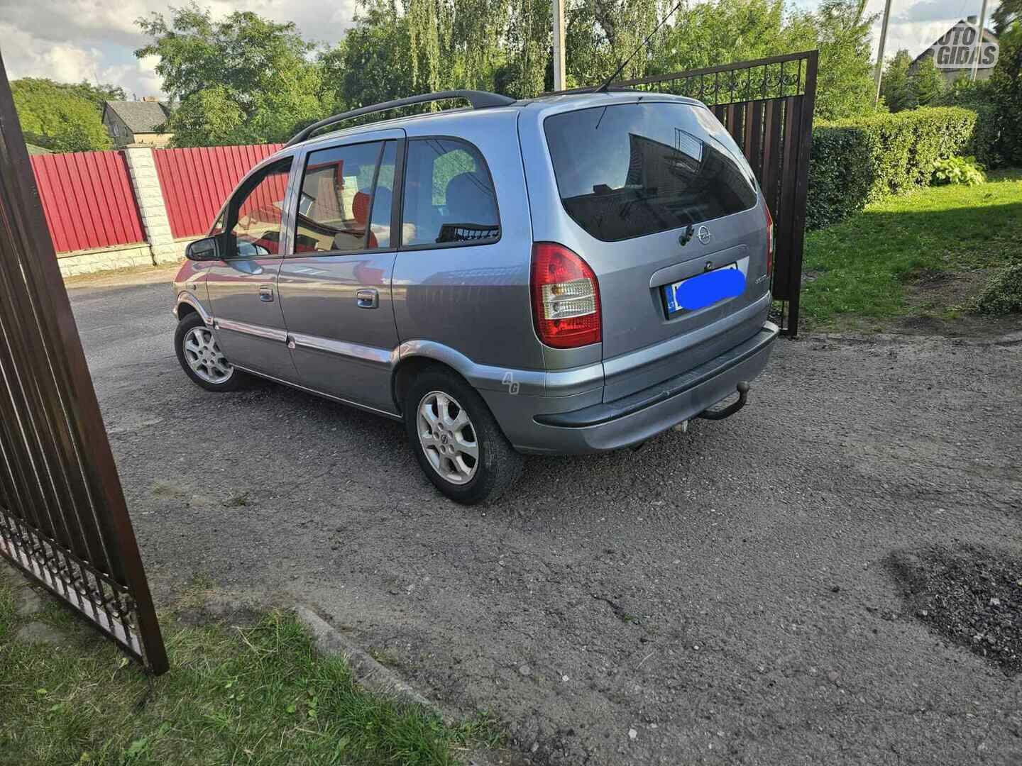 Opel Zafira A 2004 y