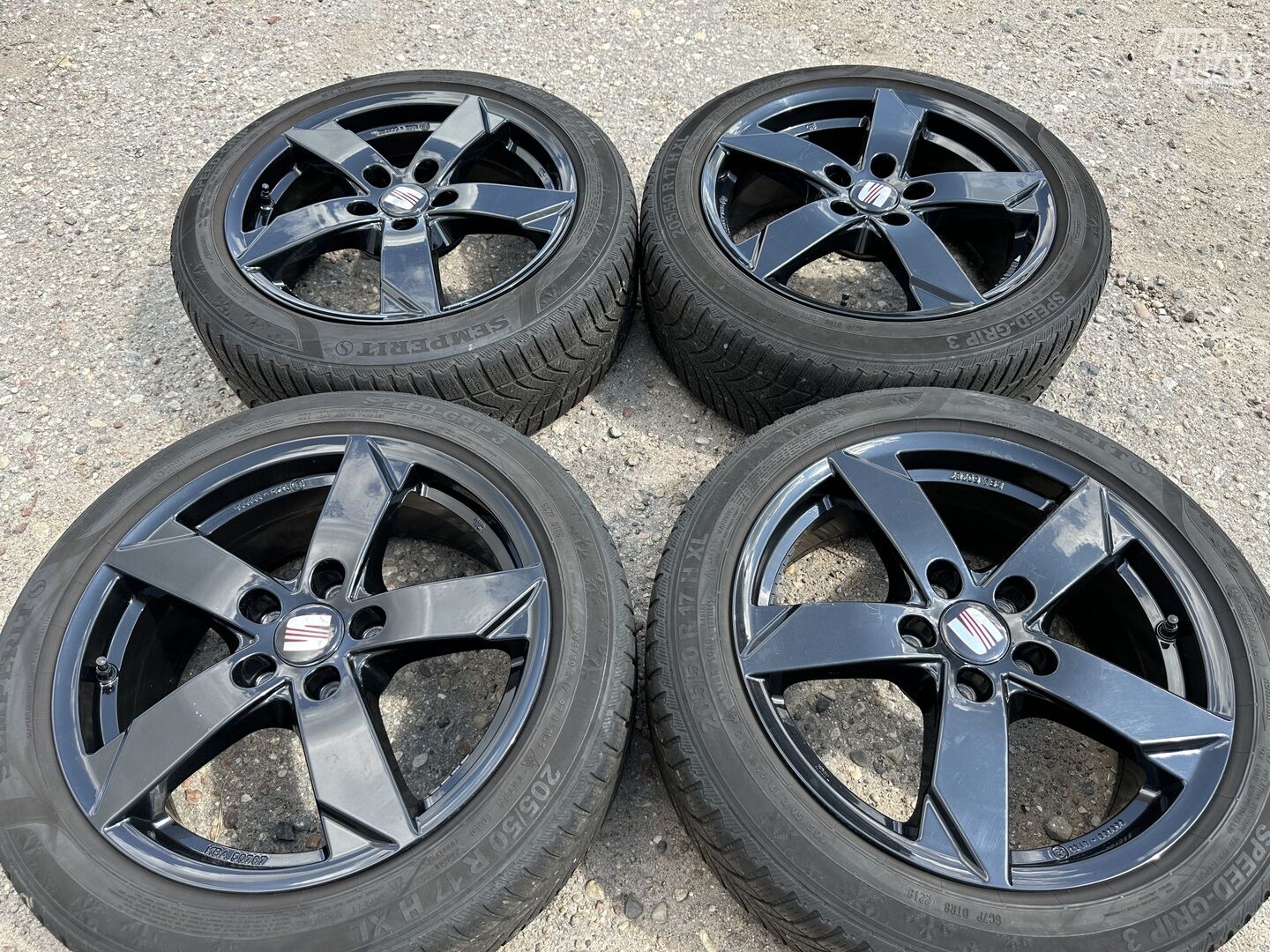 Seat Siunciam, 7J ET49 light alloy R17 rims