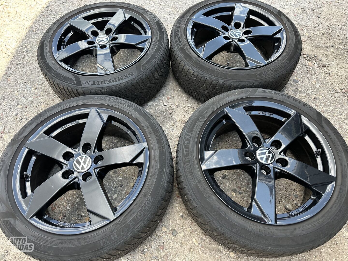 Volkswagen Siunciam, 8J ET49 light alloy R17 rims