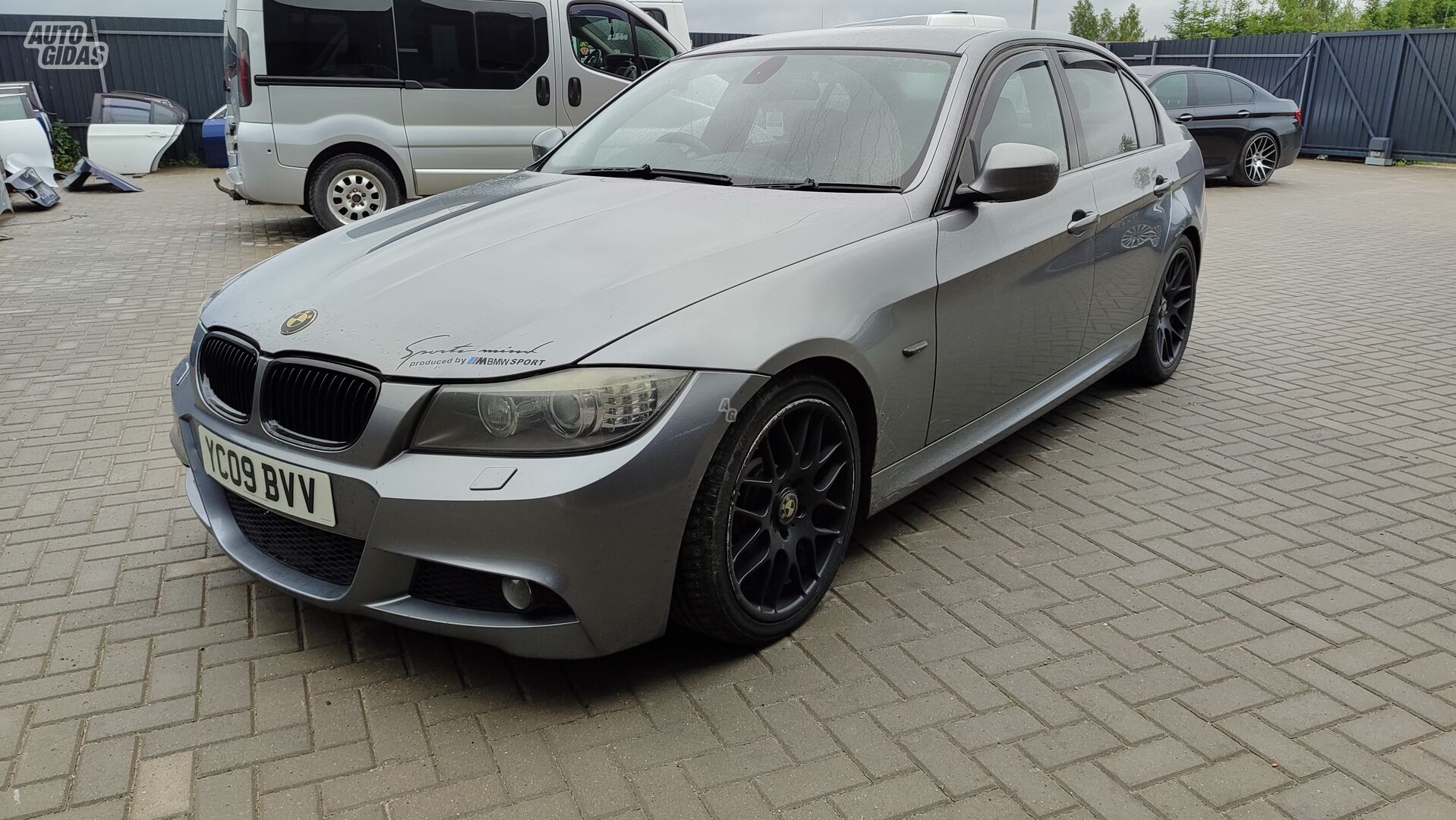 Bmw 330 2011 m dalys