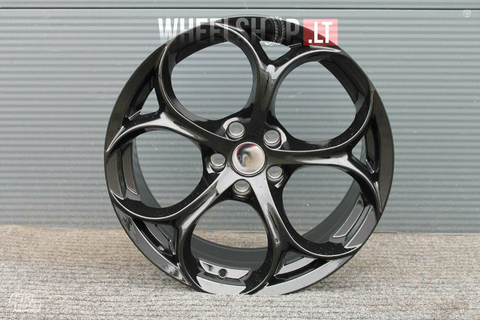 EU-L1664 Black rims