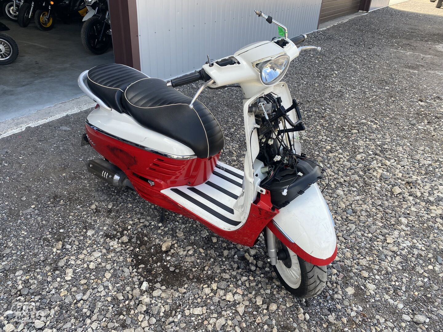 Peugeot 2016 y Scooter / moped