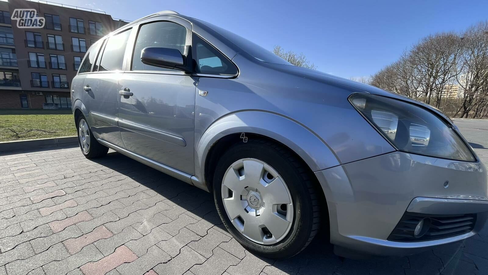 Opel Zafira 2005 г Седан