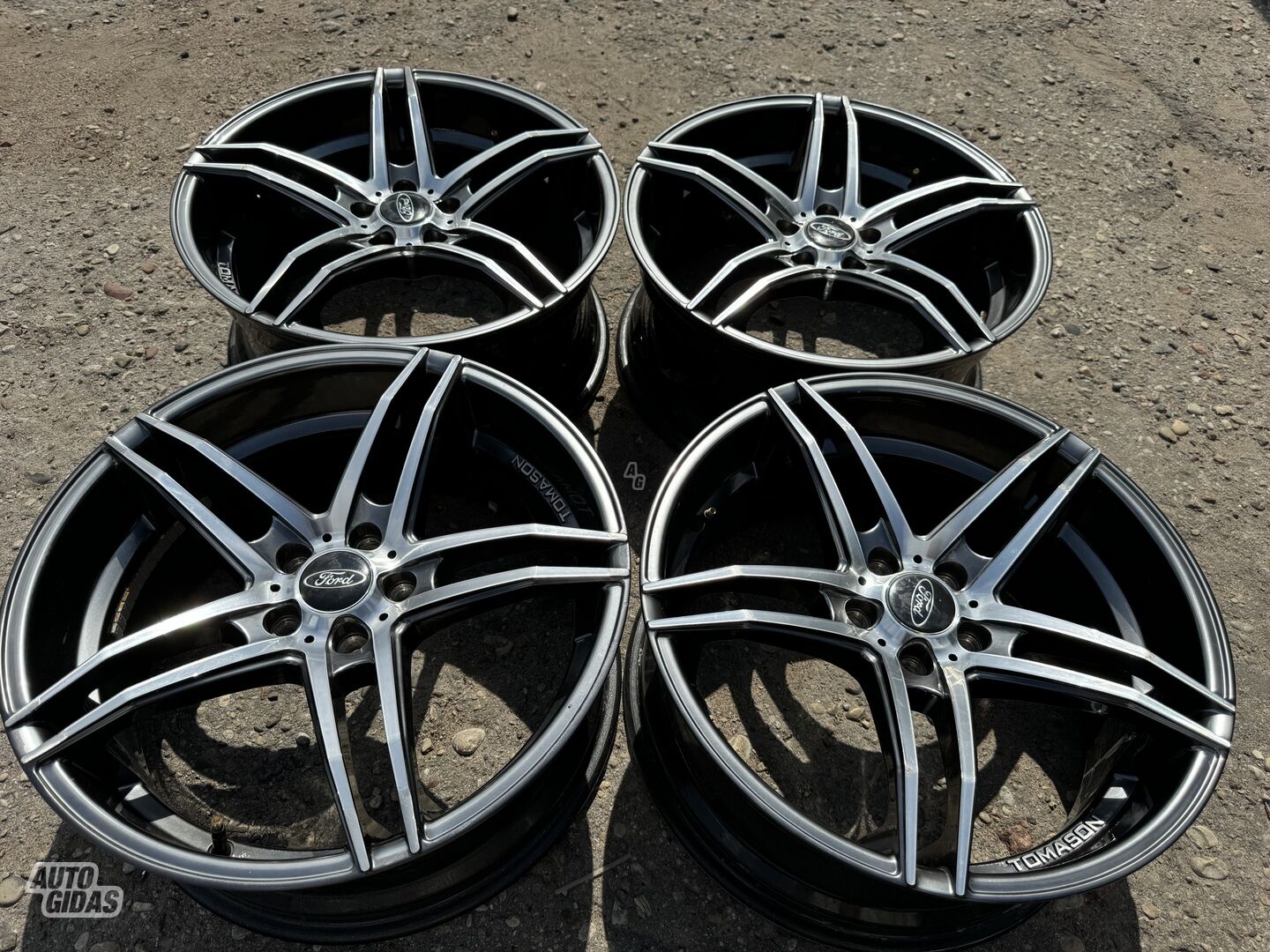 Ford Siunciam, 8.5J ET40 light alloy R19 rims