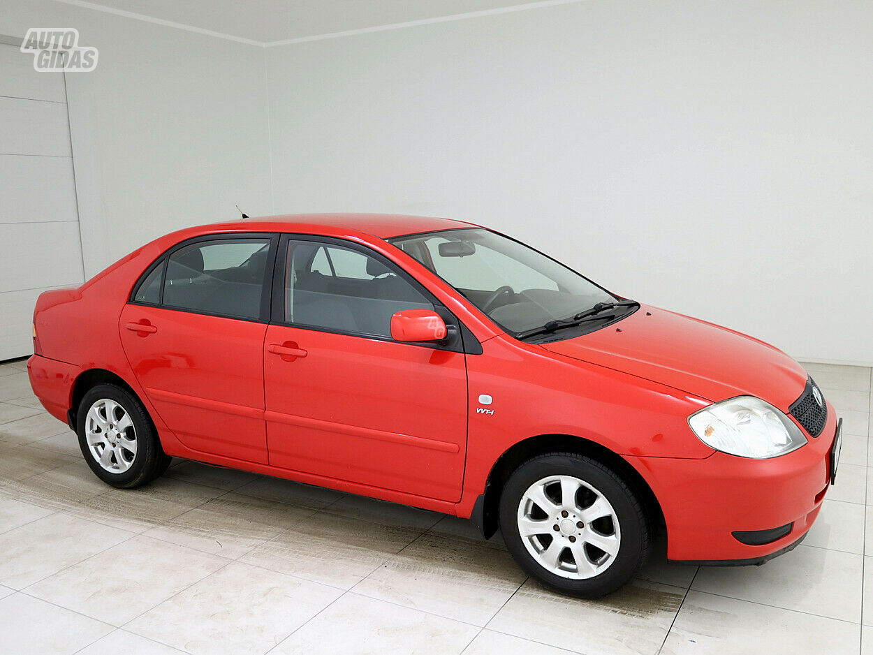 Toyota Corolla 2003 г Седан