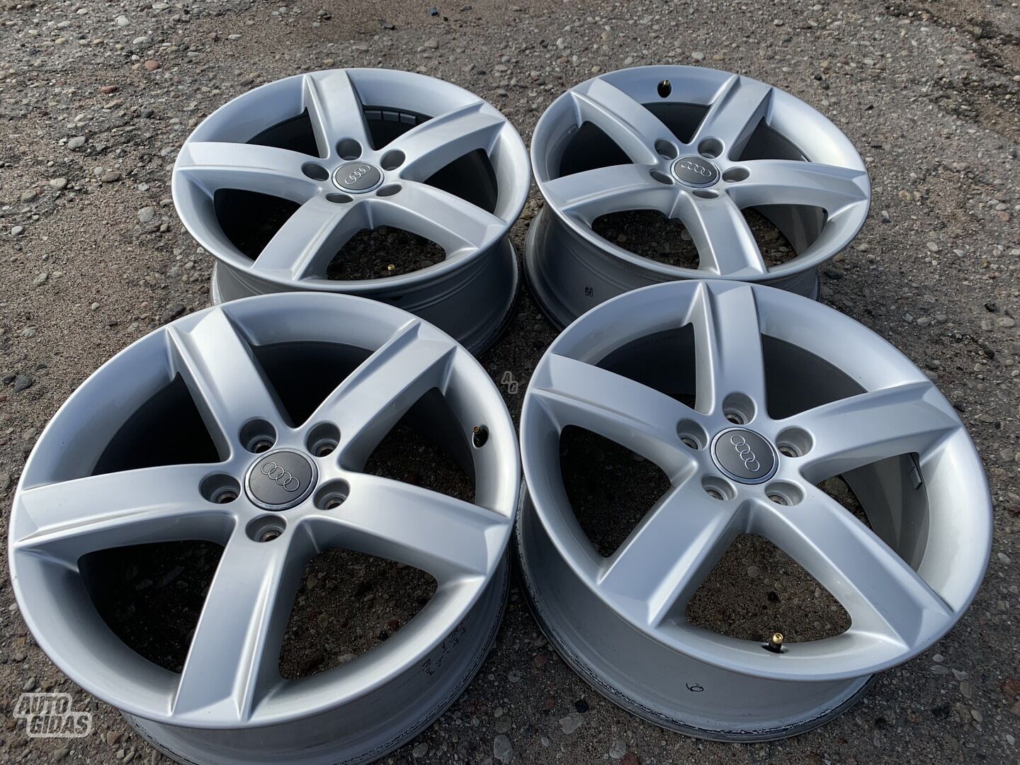 Audi Siunciam, 7J ET34 light alloy R17 rims