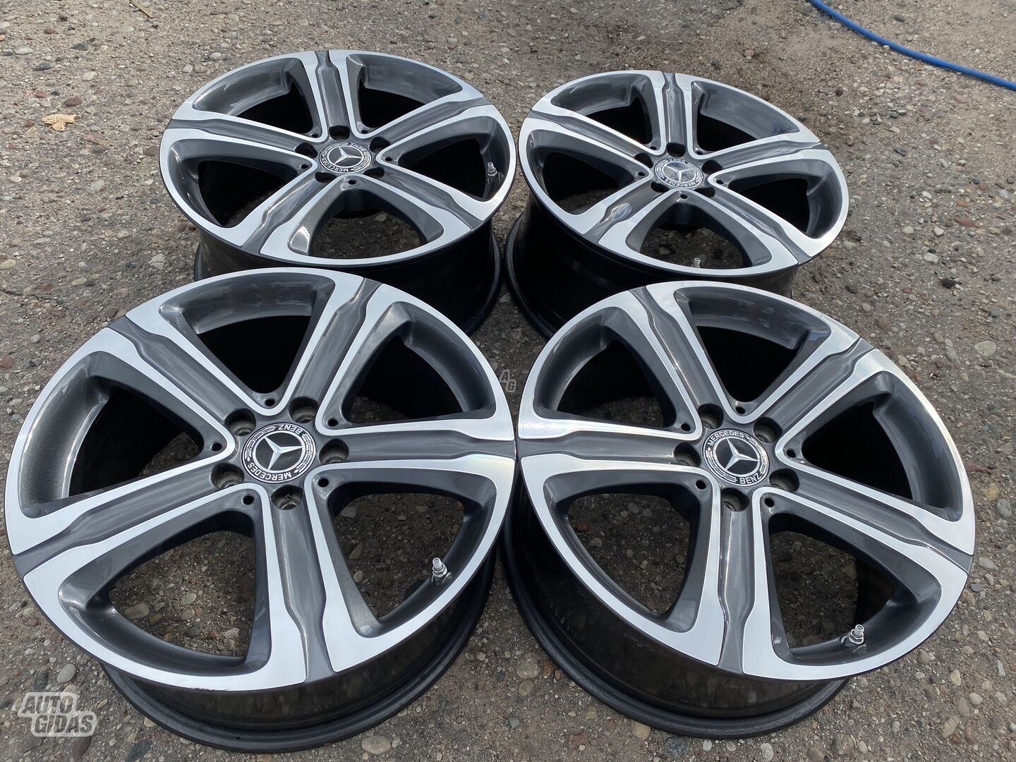 Mercedes-Benz Siunciam, 8J ET38 light alloy R18 rims