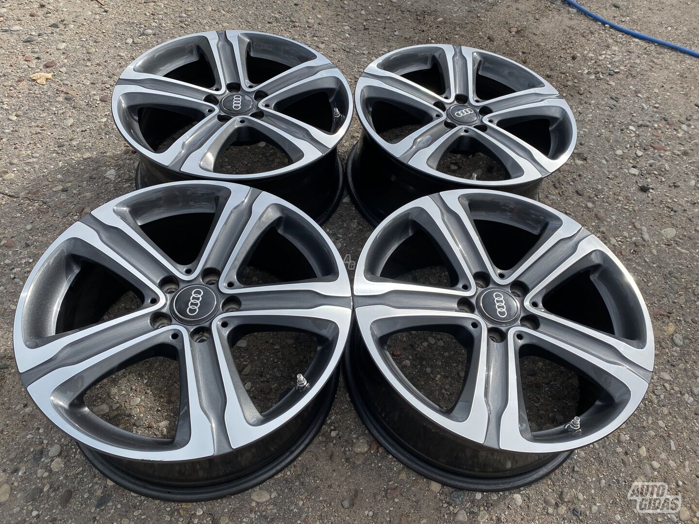 Audi Siunciam, 8J ET38 light alloy R18 rims